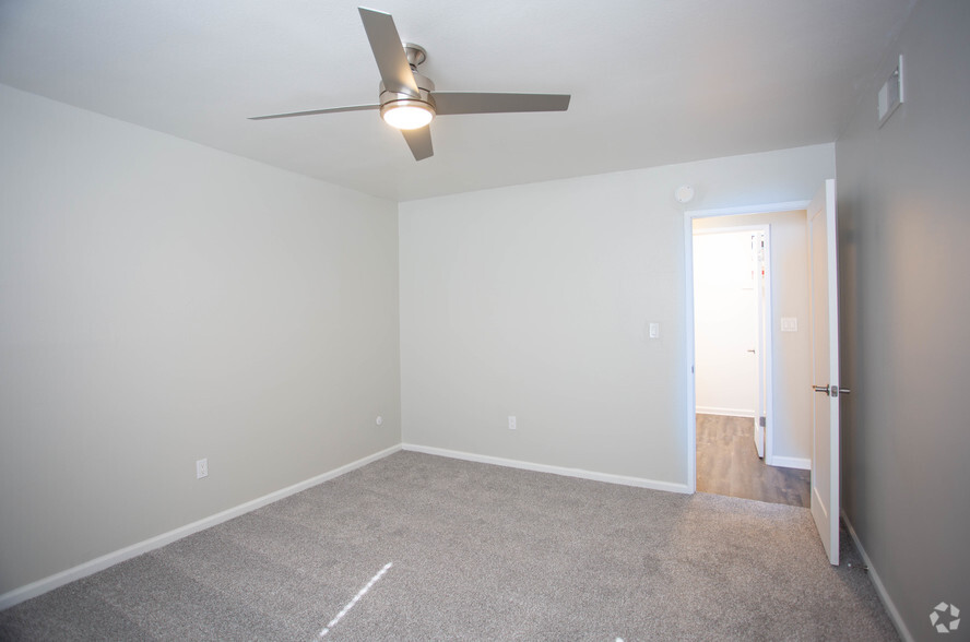 1BR, 1BA-728 SF - Los Robles Apartments