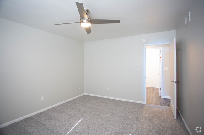 1BR, 1BA-728 SF - Los Robles Apartments