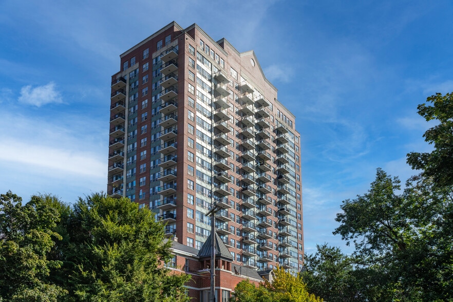 Primary Photo - 1717 S Prairie Ave