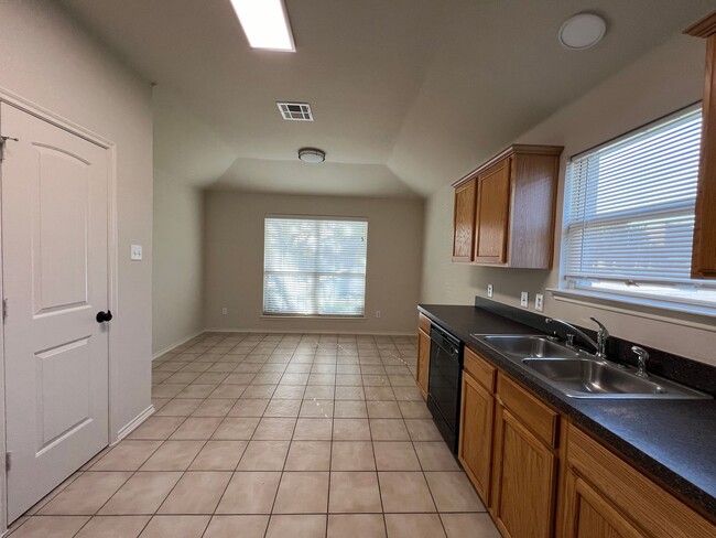 Building Photo - Skelton Lease