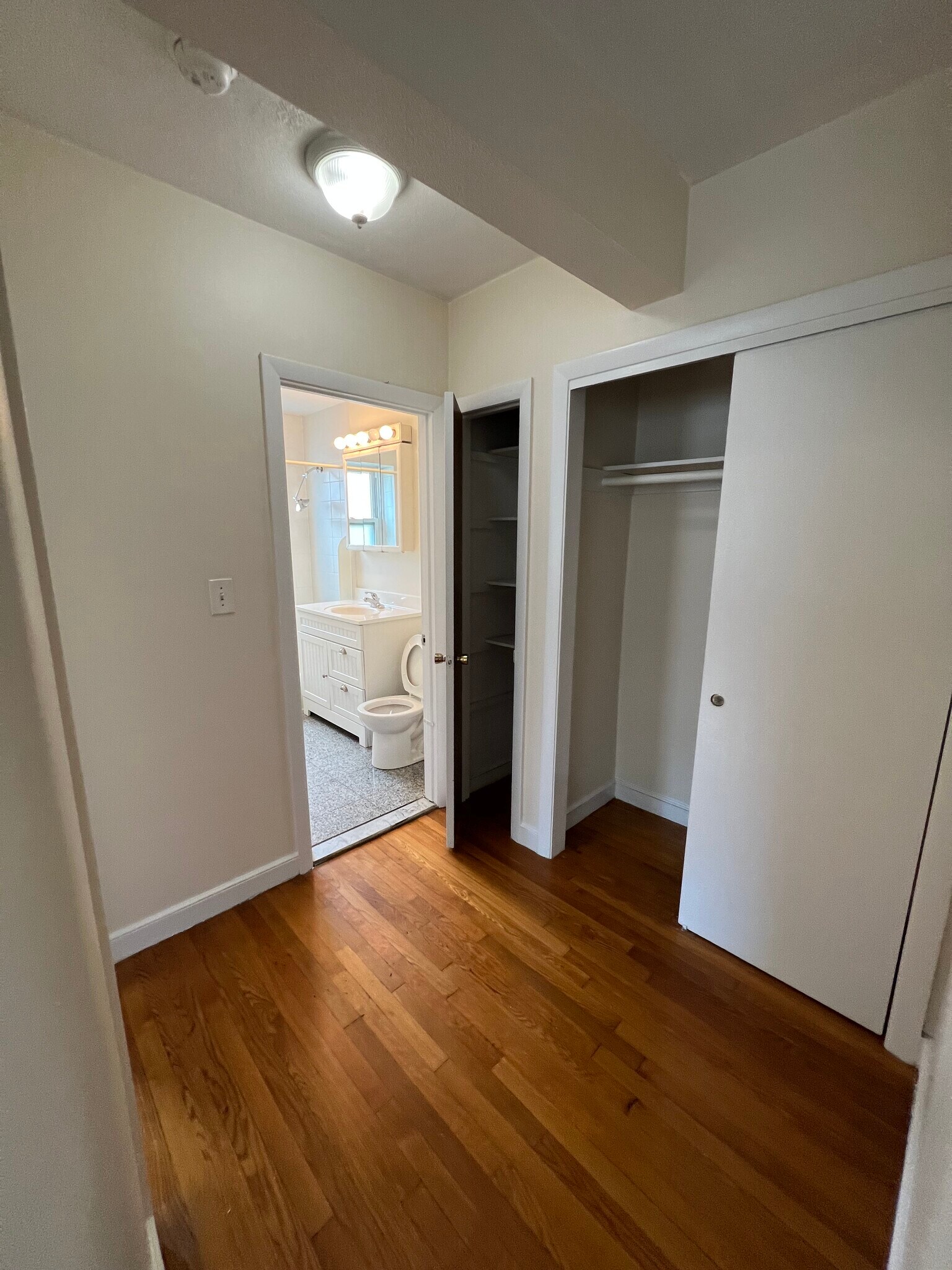 Building Photo - 34 Gardner St