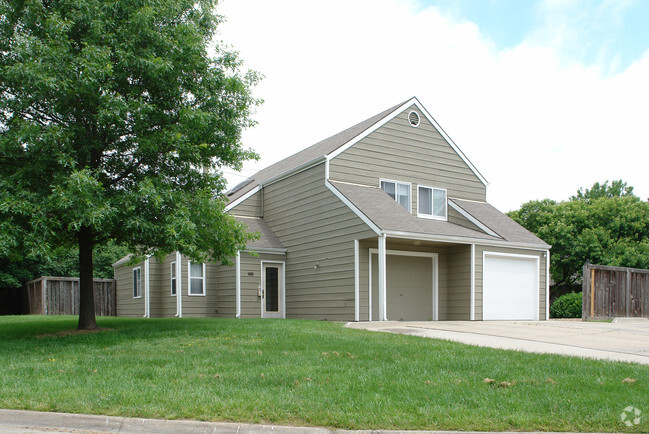 Primary Photo - Hawthorn Place Townhomes