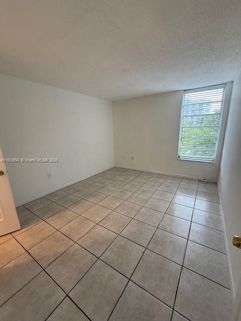 Building Photo - 8820 Fontainebleau Blvd