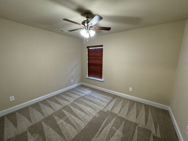 Building Photo - 2467 Bell Manor Dr SW