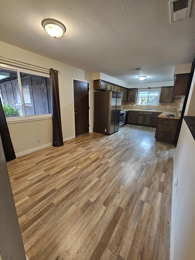 Building Photo - 812 Greenwich Dr