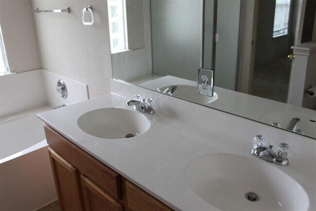 Building Photo - 11700 Raymond C Ewry Ln