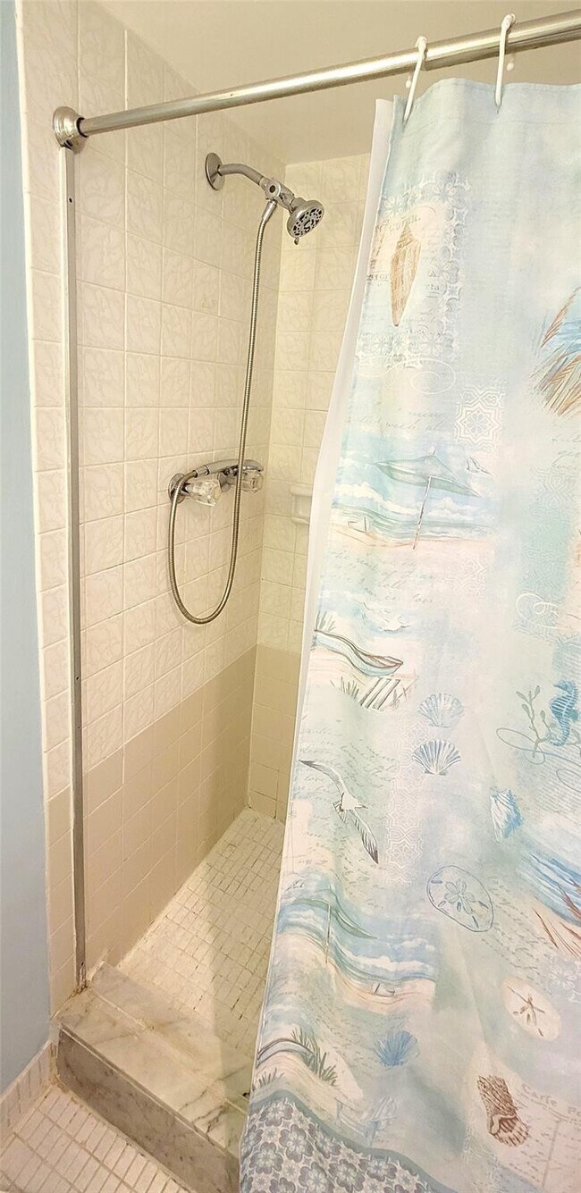 Building Photo - 1009 N Ocean Blvd