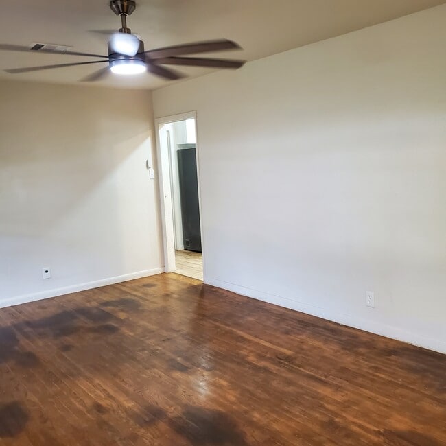 Building Photo - 115 Encino Grande St