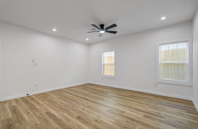 Building Photo - 5315 Dewberry St