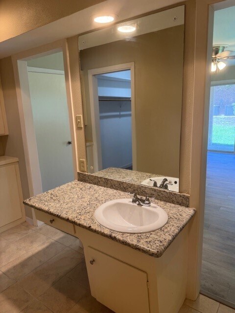 Building Photo - 6006 Bermuda Dunes Dr