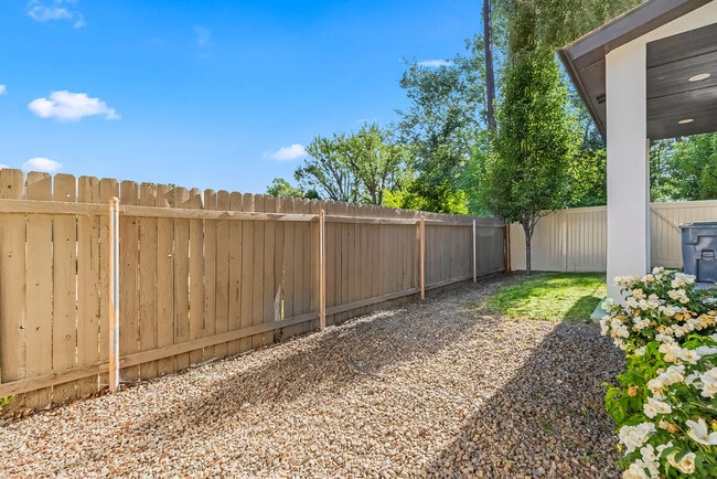 Building Photo - 6389 W Bluebird Ln