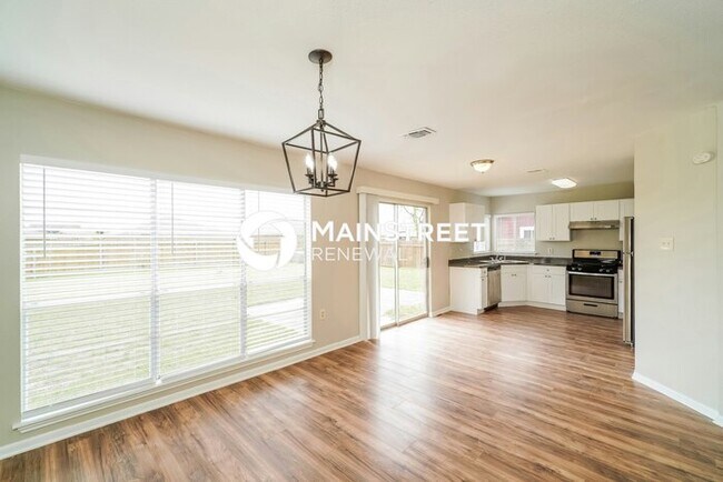 Building Photo - 3 Bedroom Pet-Friendly Home in San Antonio, TX with Main Street Renewal