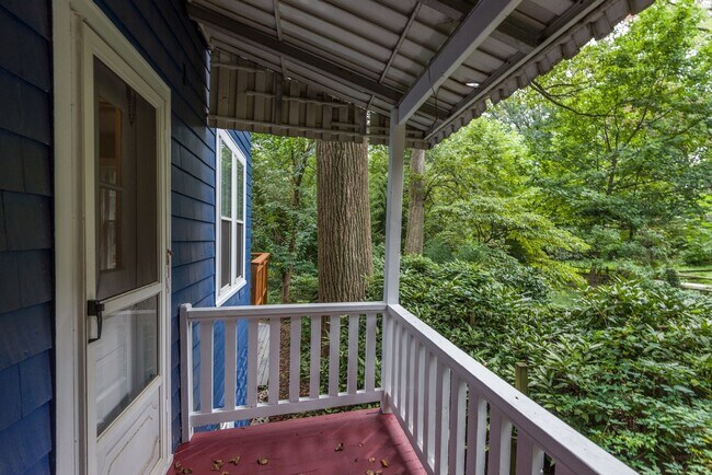 Building Photo - 3 Bed 2.5 Bath - Takoma Park Craftsman - Spacious Rear Deck