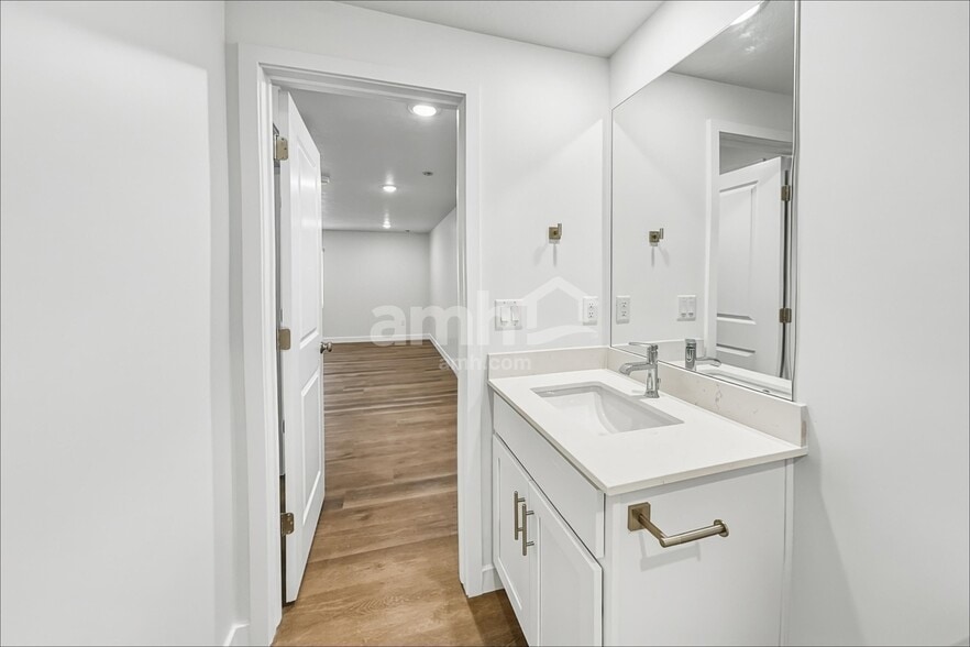 Building Photo - 1276 S Brixton Avenue