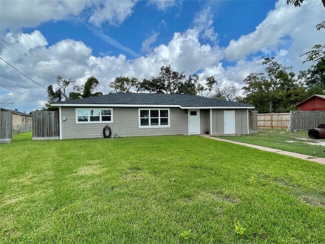 Building Photo - 1116 Lake St