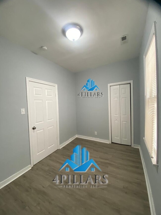 Building Photo - Charming 2 Bedroom, 1 Bath Apartment for Rent