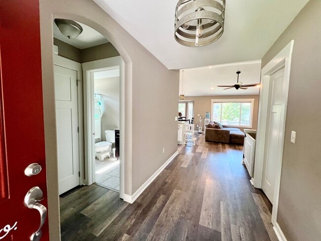 Building Photo - Spacious 4 Bedroom Home in Scenic Meadows ...