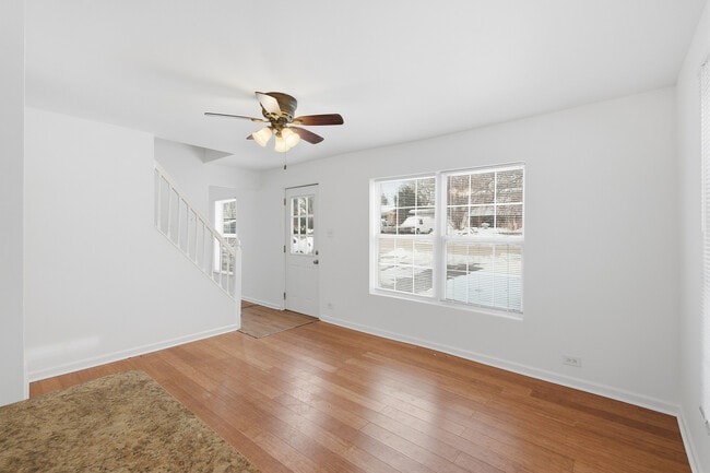 Building Photo - 426 Alpine Dr