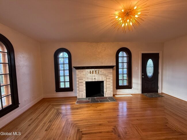 Building Photo - 152 E State St