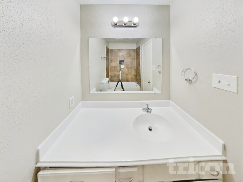 Building Photo - 20211 Cottonglade Ln