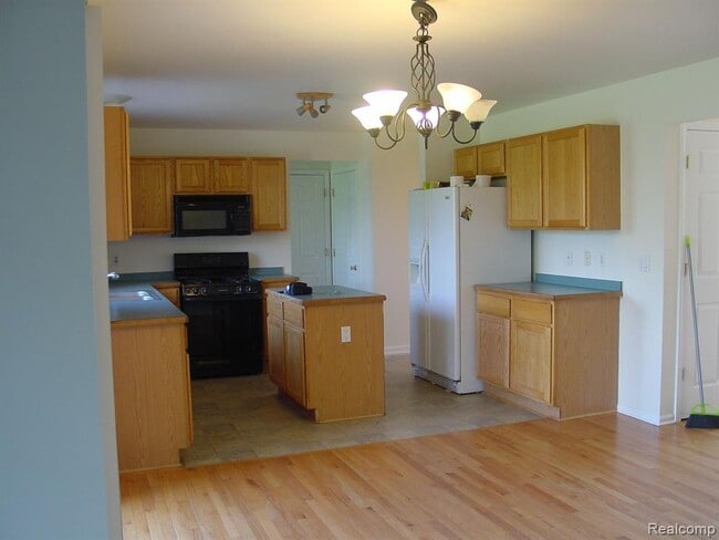 Building Photo - 4446 Sherwood Cir