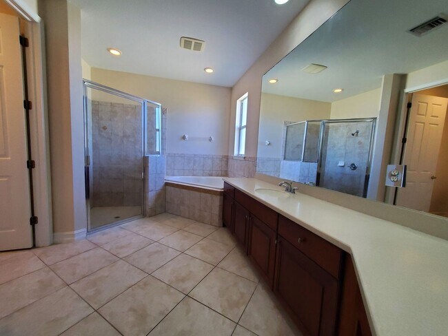 Building Photo - 1249 NW 37th Ave