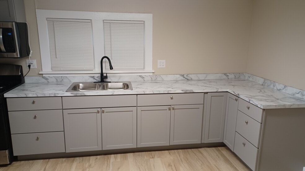 Kitchen - 116 Railroad Ave