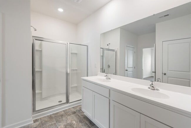 Building Photo - 104 Greystone Way