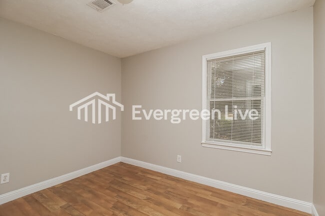 Building Photo - 224 Thomason St