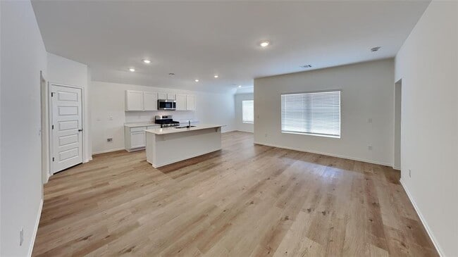 Building Photo - 16208 Harvester Dr