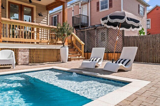 Building Photo - 28 W Castillo Dr