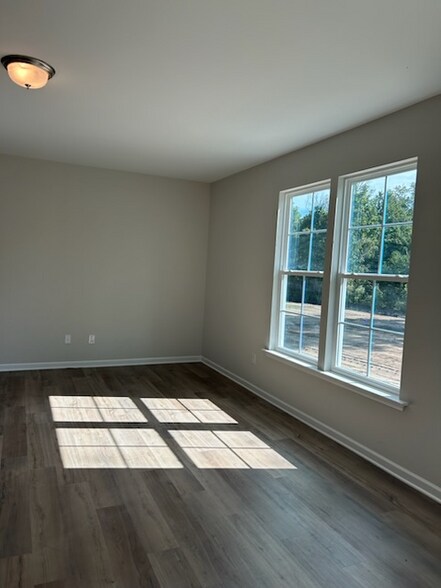 Building Photo - 1056 Fawn Creek Dr