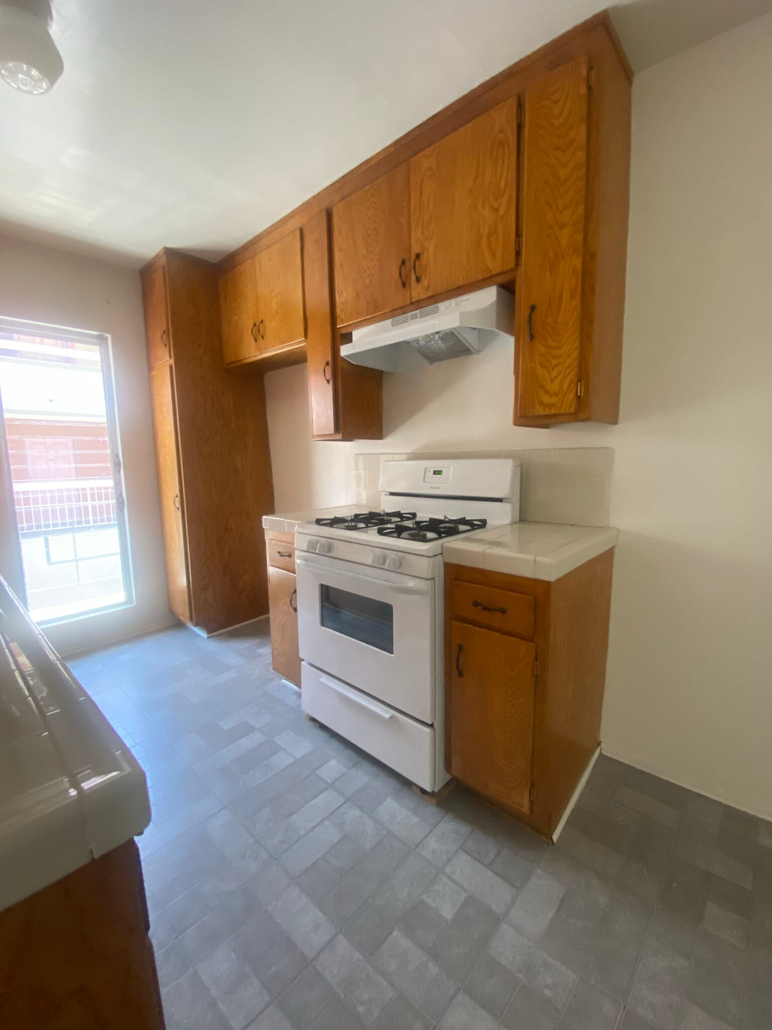 range - 715 S Adams St