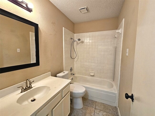 Building Photo - 2705 Francisco Dr