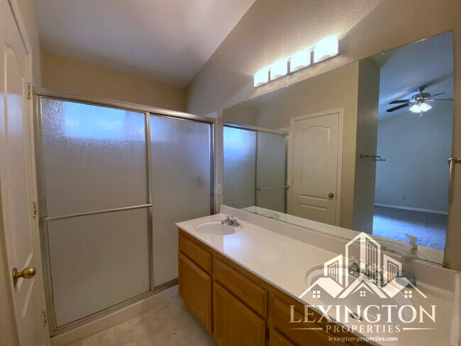 Building Photo - Lovely Updated, 3BD/2BA Home Available in Rocklin, off Stanford Ranch Rd. near Breen Park!