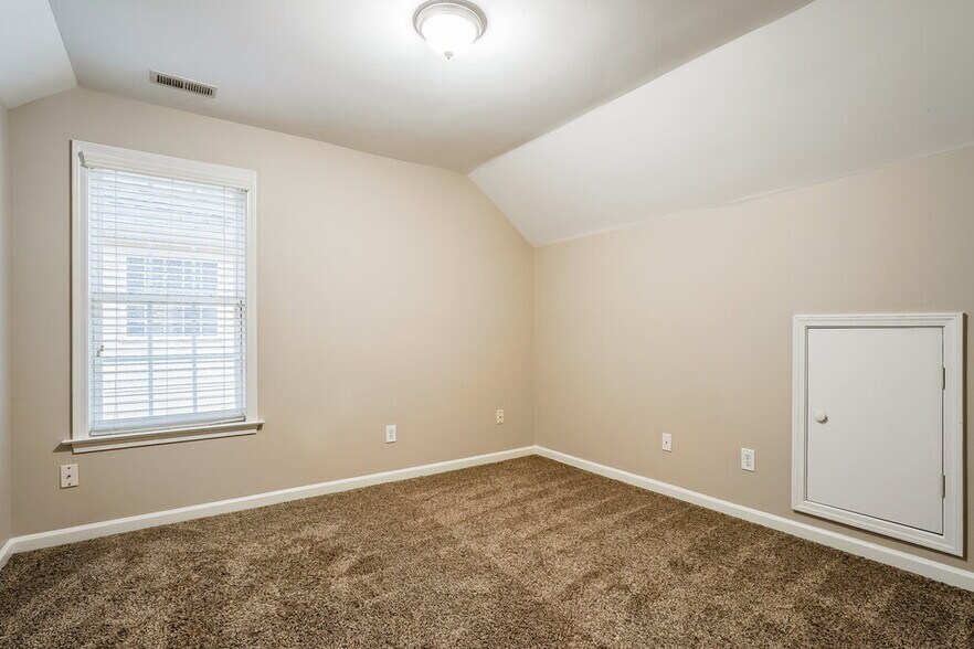 Building Photo - 125 Pearson Place