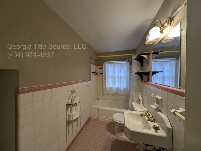 Building Photo - 227 Garden Ln