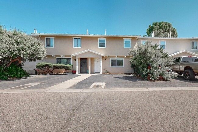 Building Photo - Cozy 3 Bedroom 1.5 Bathroom In NW Albuquer...