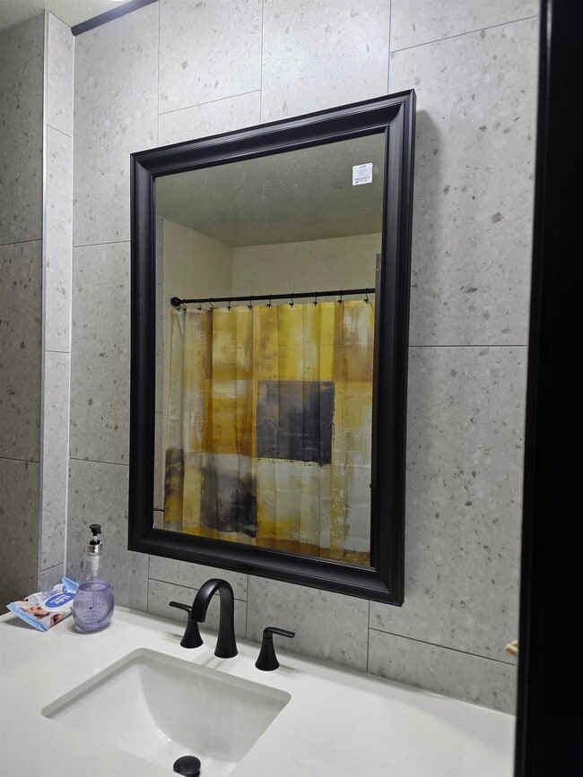 Building Photo - 809 Nassau Pkwy