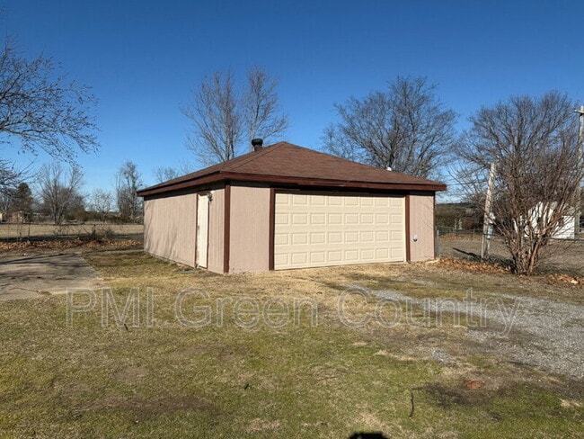 Building Photo - 241 Suburban Ln