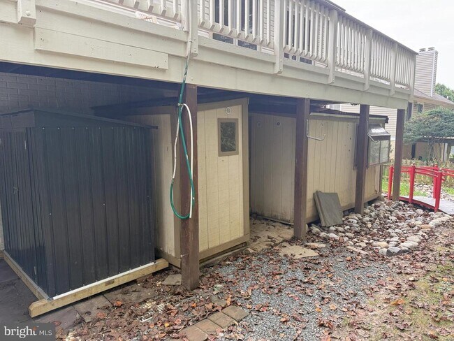 Building Photo - 10909 Clara Barton Ct