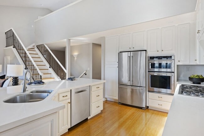 Building Photo - Spacious 4-Story Townhouse with Panoramic ...