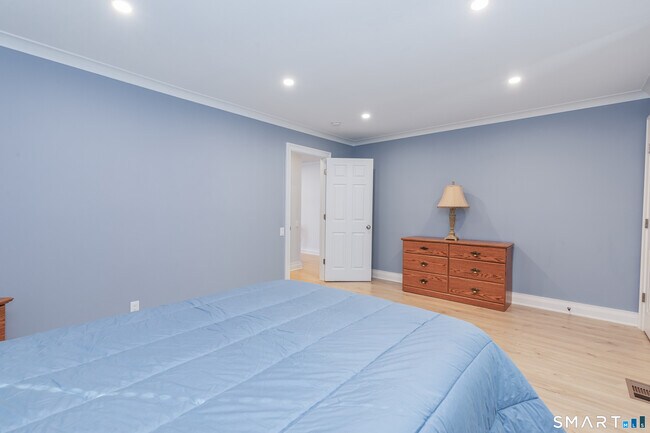 Building Photo - 13 Quincy Close