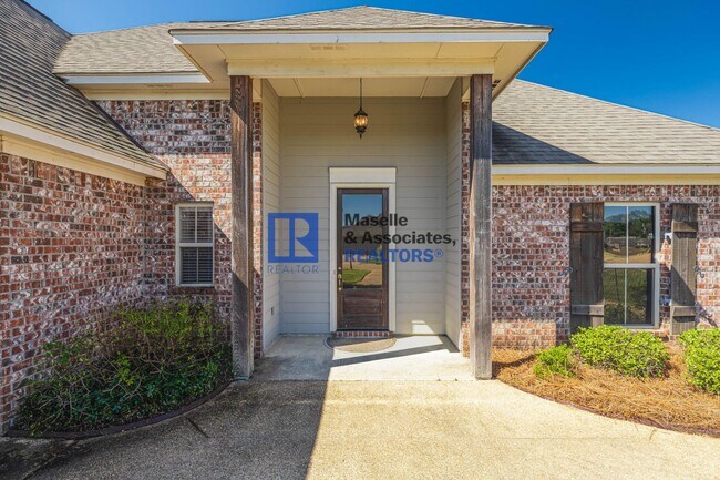 Building Photo - 3 Bed/2 Bath Home in Providence