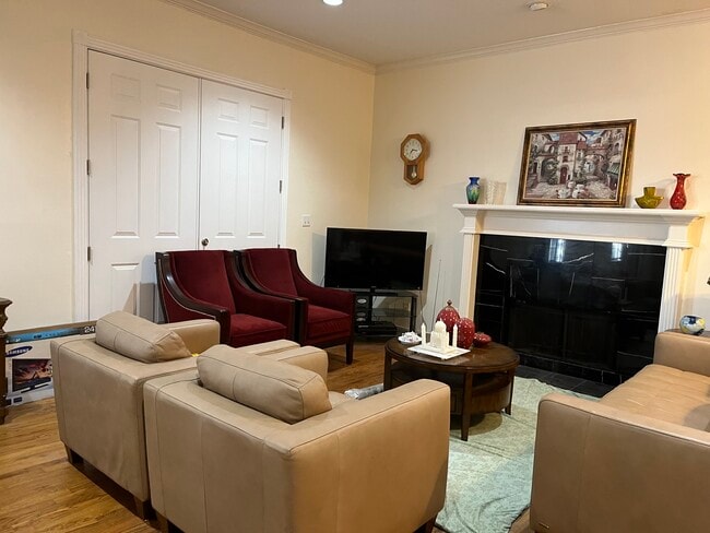 Building Photo - 6855 Bellgreen Dr