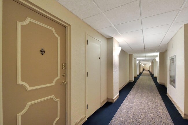 Building Photo - 5440 N Ocean Dr