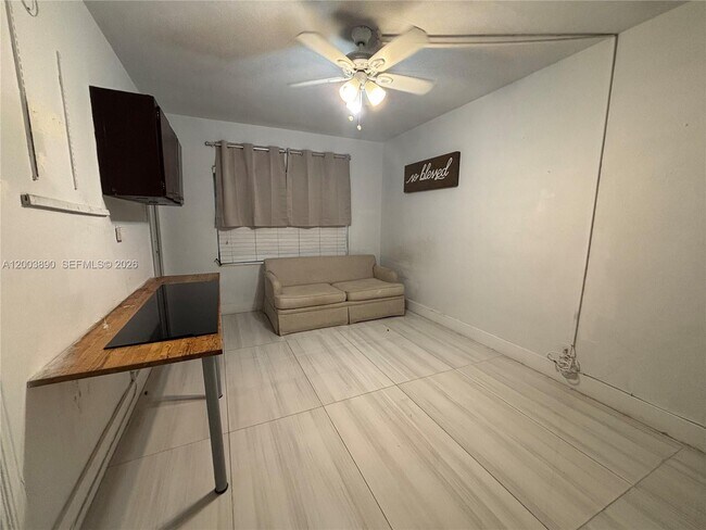 Building Photo - 250 SE Park St