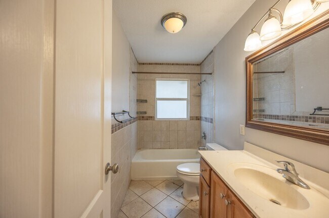 Building Photo - 315 Brannen St