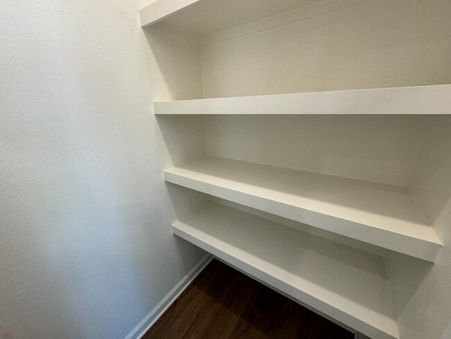 Building Photo - 147 Whitley Ave