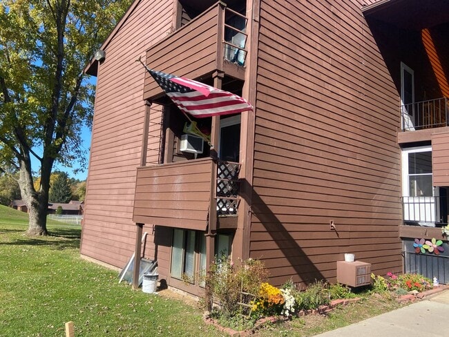 Building Photo - 356 Village Blvd N